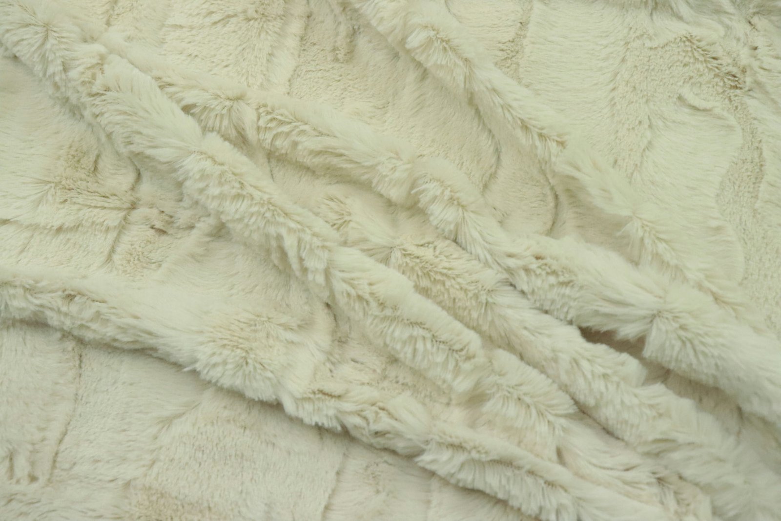 Home textile solutions -- DALSTON plush blankets, throws, and comforters